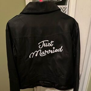 Black leather wedding jacket
Size xl
Brand new with tags from David’s Bridal